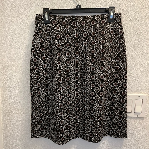 Le Lis Black and White Geometric Pencil Skirt - Picture 3 of 10